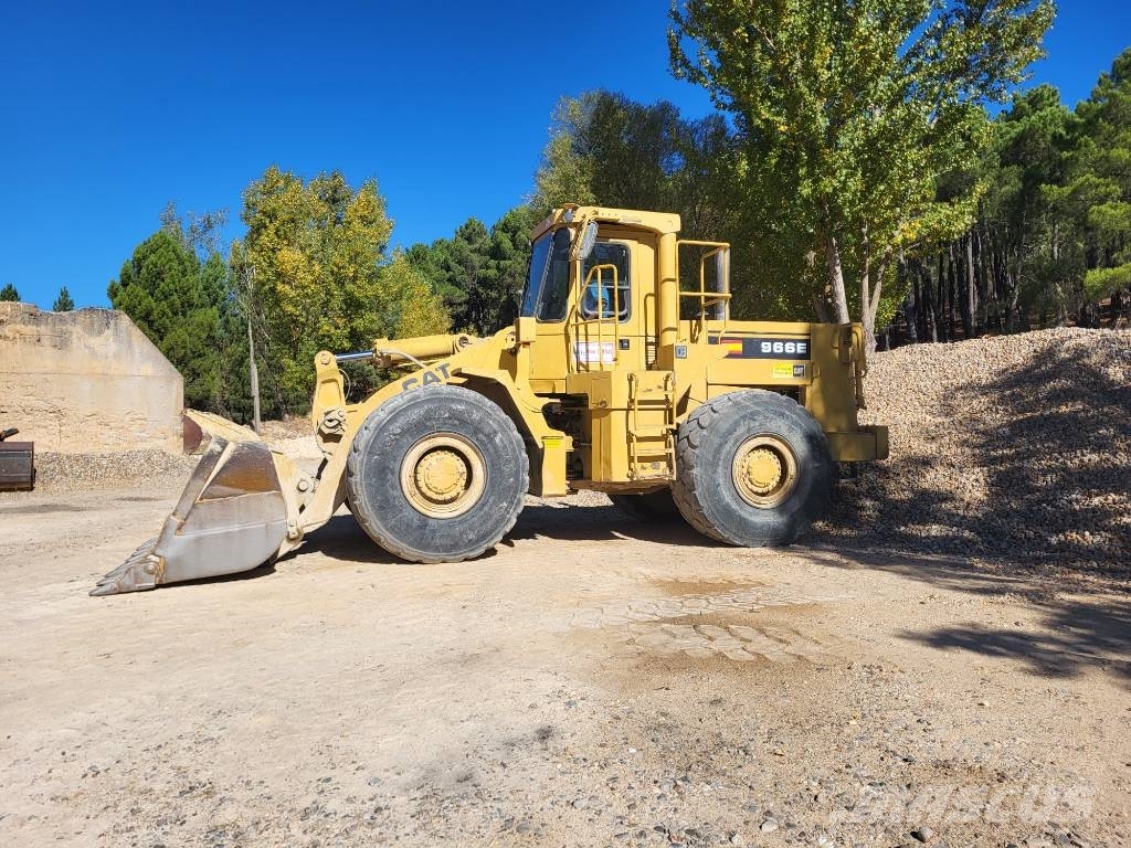 CAT 966E Фронтальні навантажувачі
