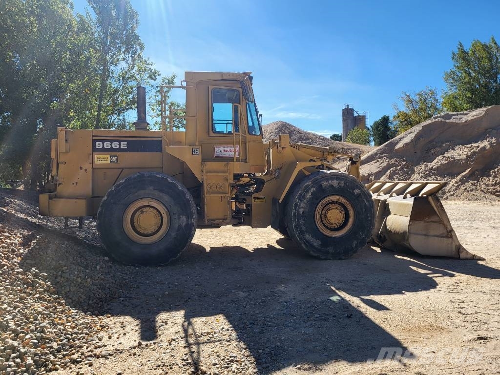 CAT 966E Фронтальні навантажувачі