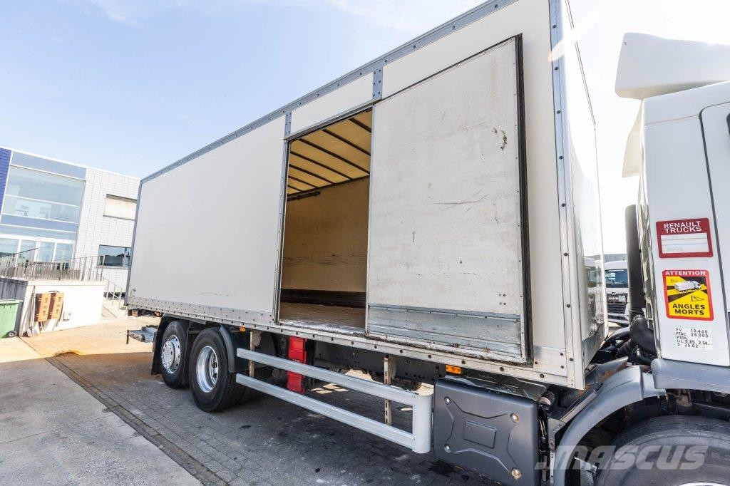 Renault D26.320-6x2+DHOLLANDIA 2T. Camiones con caja de remolque