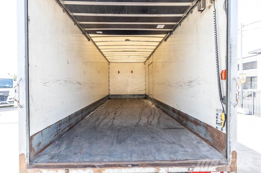 Renault D26.320-6x2+DHOLLANDIA 2T. Camiones con caja de remolque