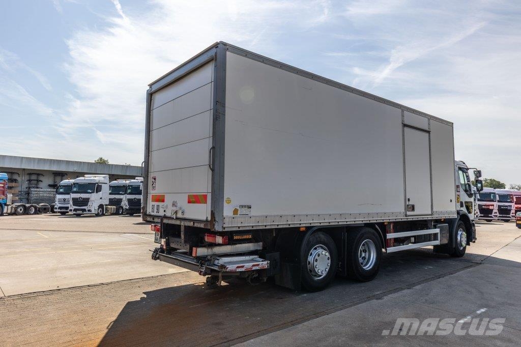 Renault D26.320-6x2+DHOLLANDIA 2T. Camiones con caja de remolque