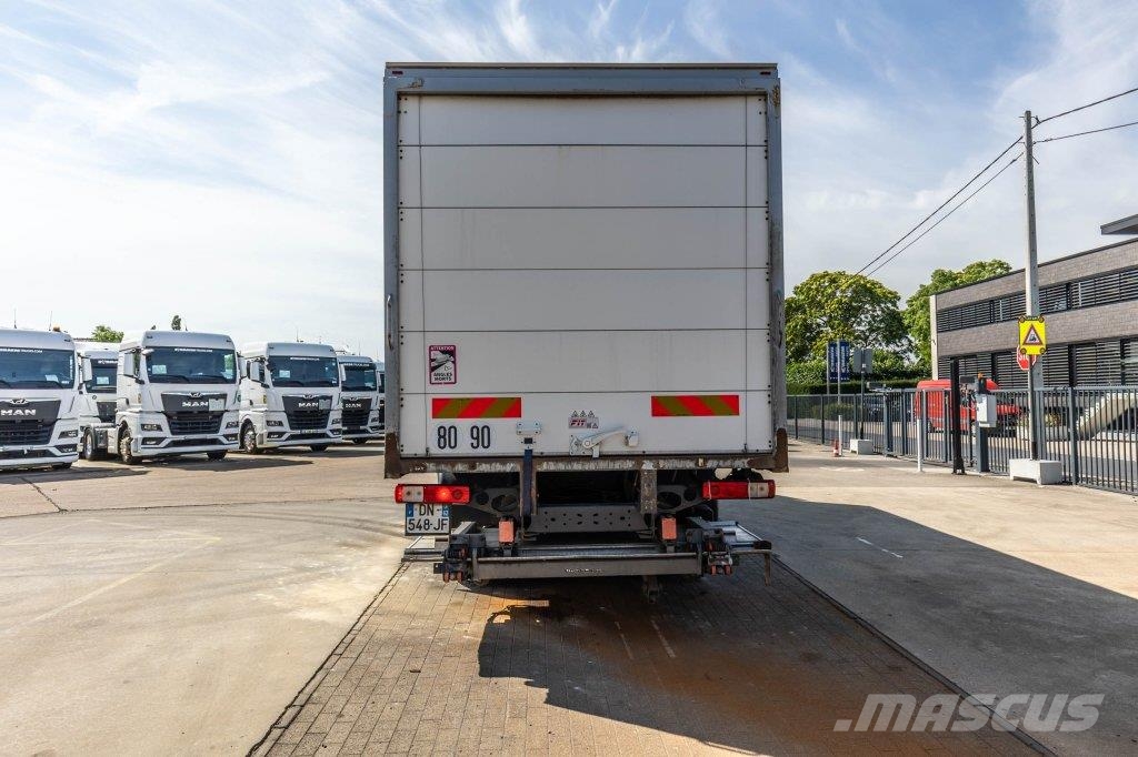 Renault D26.320-6x2+DHOLLANDIA 2T. Camiones con caja de remolque