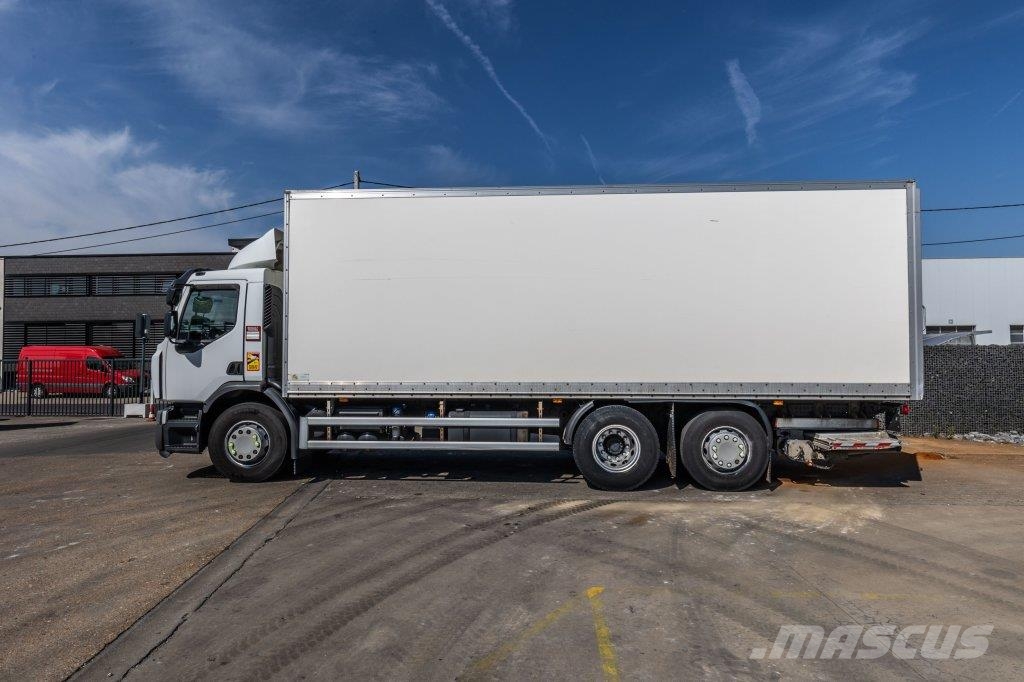 Renault D26.320-6x2+DHOLLANDIA 2T. Camiones con caja de remolque