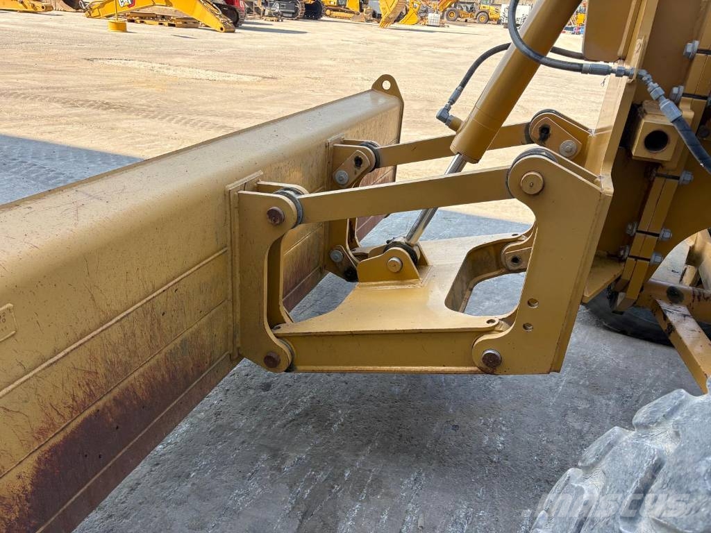 CAT 120 M VHP (CE certified - verified low hours) Gréderek
