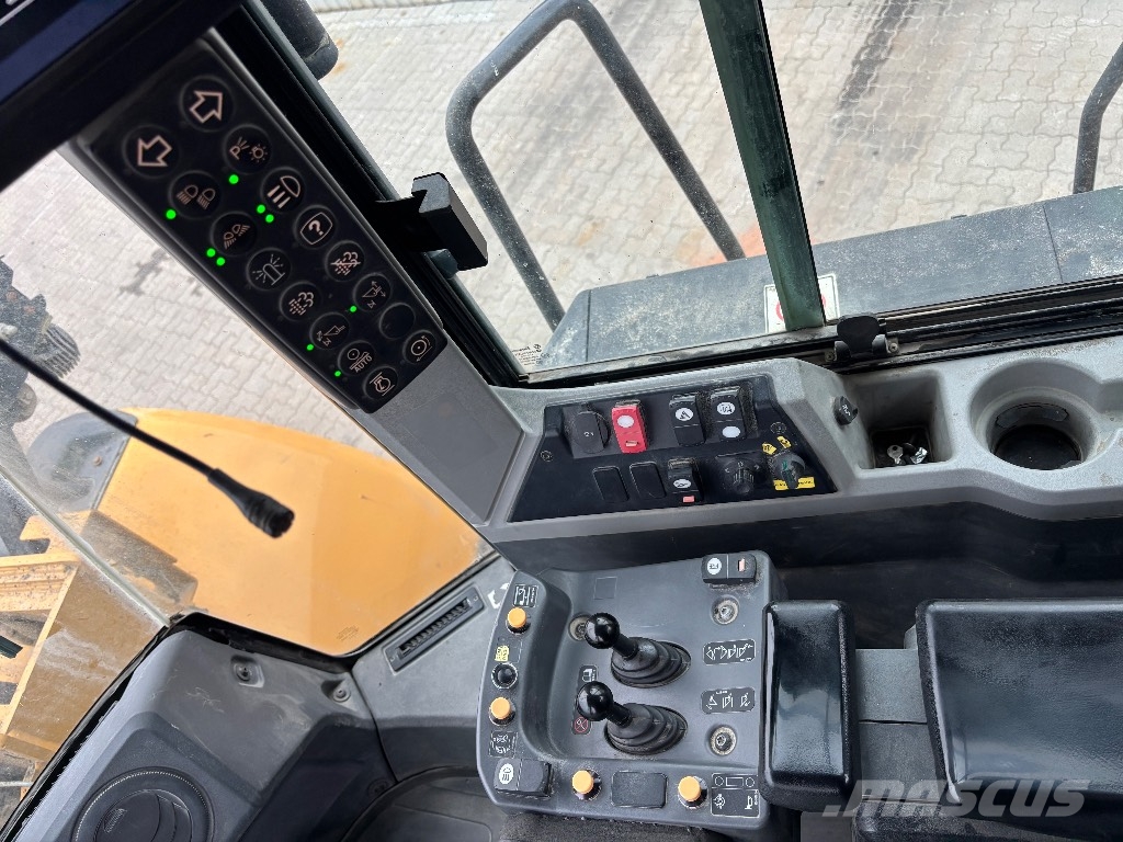 CAT 972 M Pale gommate