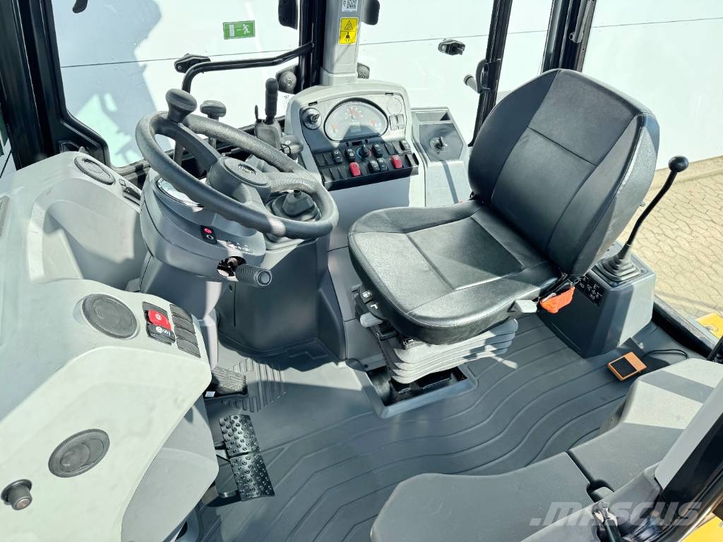 CAT 424 4WD - Hammer Lines / Airco Εκσκαφείς Φορτωτές τύπου JCB