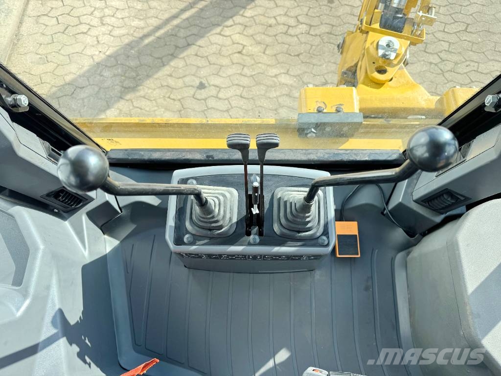CAT 424 4WD - Hammer Lines / Airco Εκσκαφείς Φορτωτές τύπου JCB