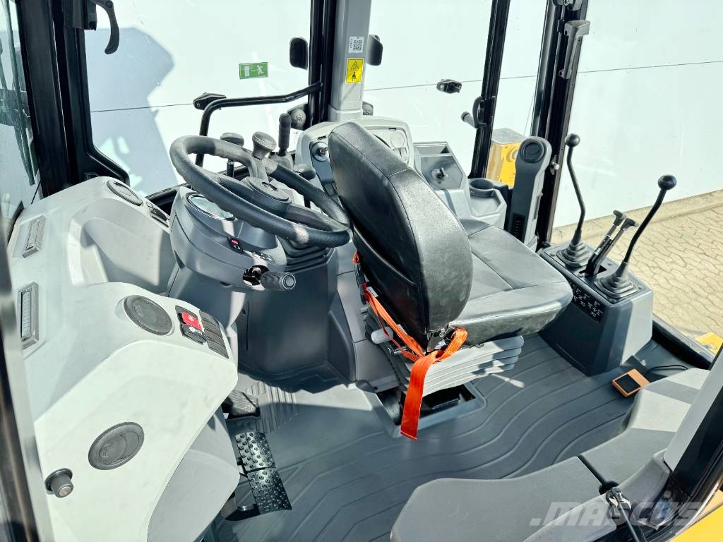 CAT 424 4WD - Hammer Lines / Airco Εκσκαφείς Φορτωτές τύπου JCB