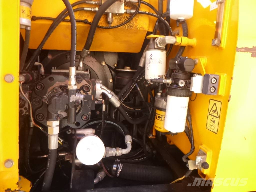 JCB JS131LC+ Paletli ekskavatörler