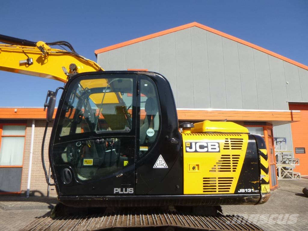 JCB JS131LC+ Paletli ekskavatörler