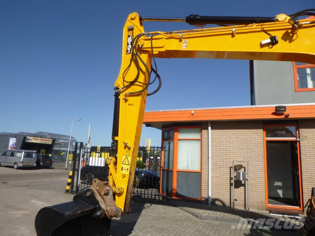 JCB JS131LC+ Paletli ekskavatörler