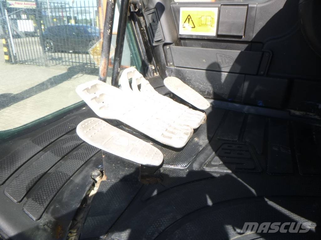 JCB JS131LC+ Paletli ekskavatörler