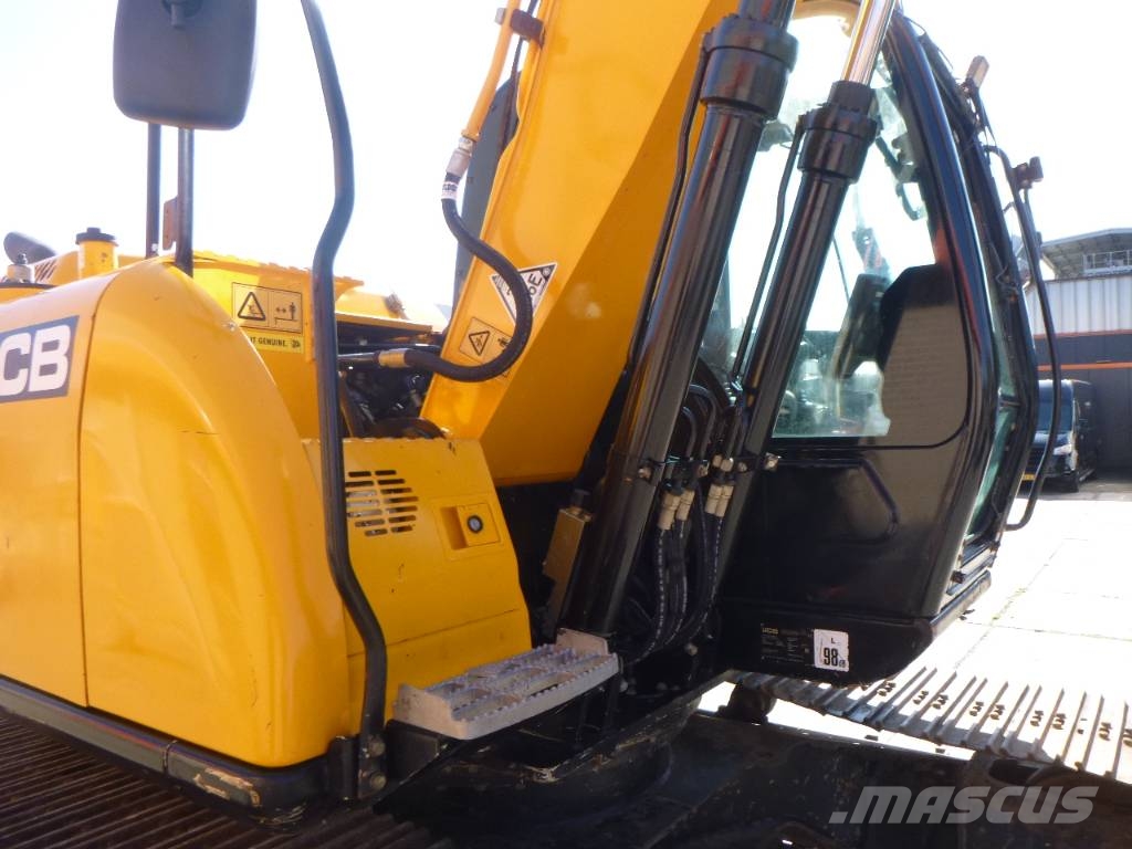 JCB JS131LC+ Paletli ekskavatörler