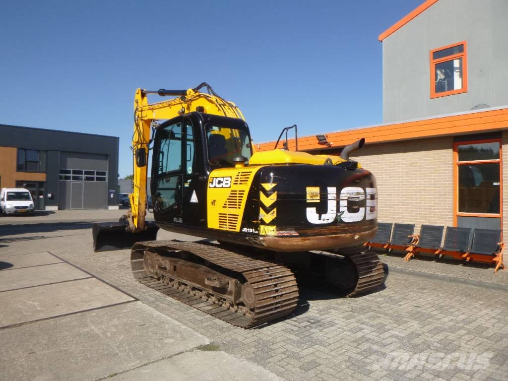 JCB JS131LC+ Paletli ekskavatörler