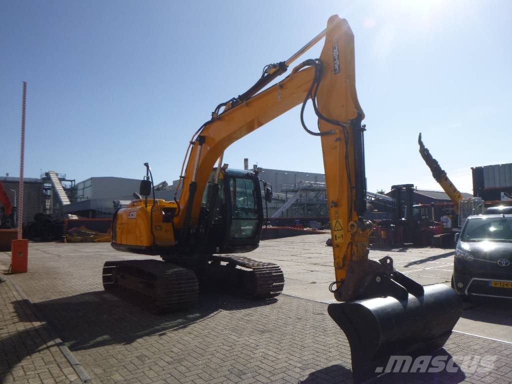 JCB JS131LC+ Paletli ekskavatörler