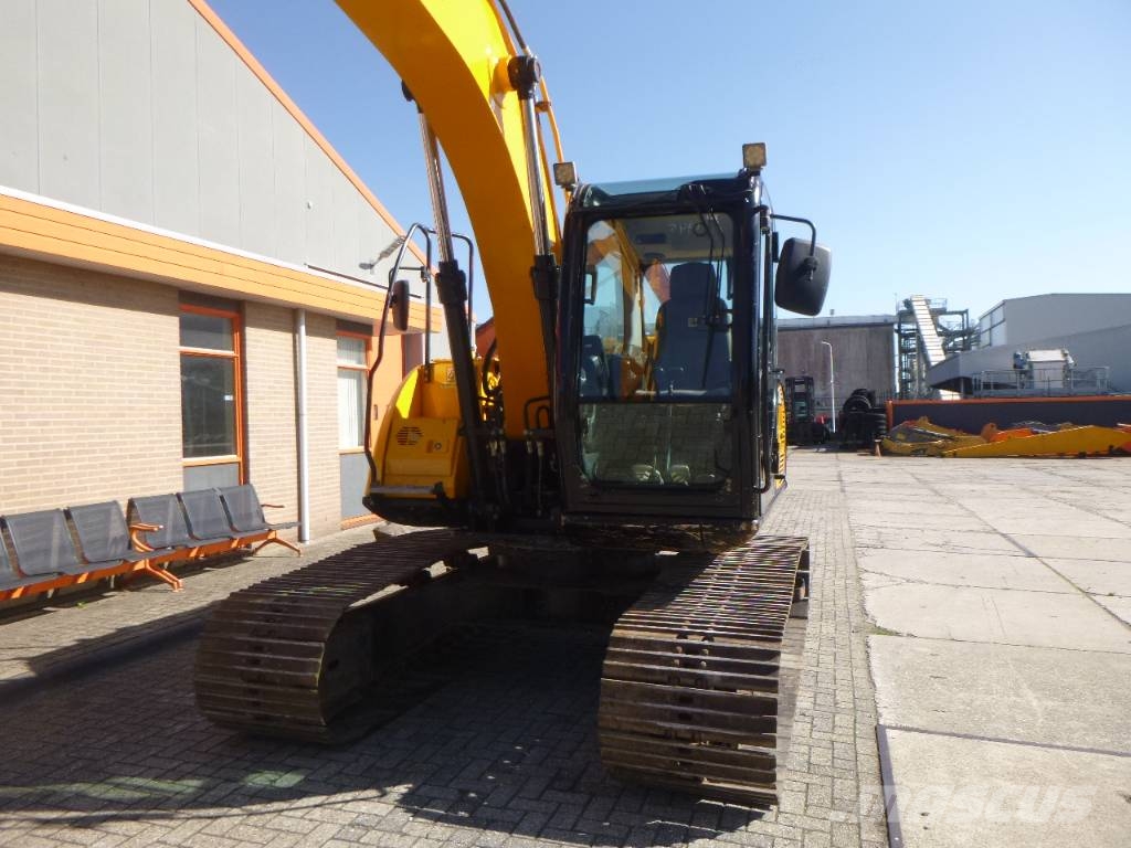 JCB JS131LC+ Paletli ekskavatörler