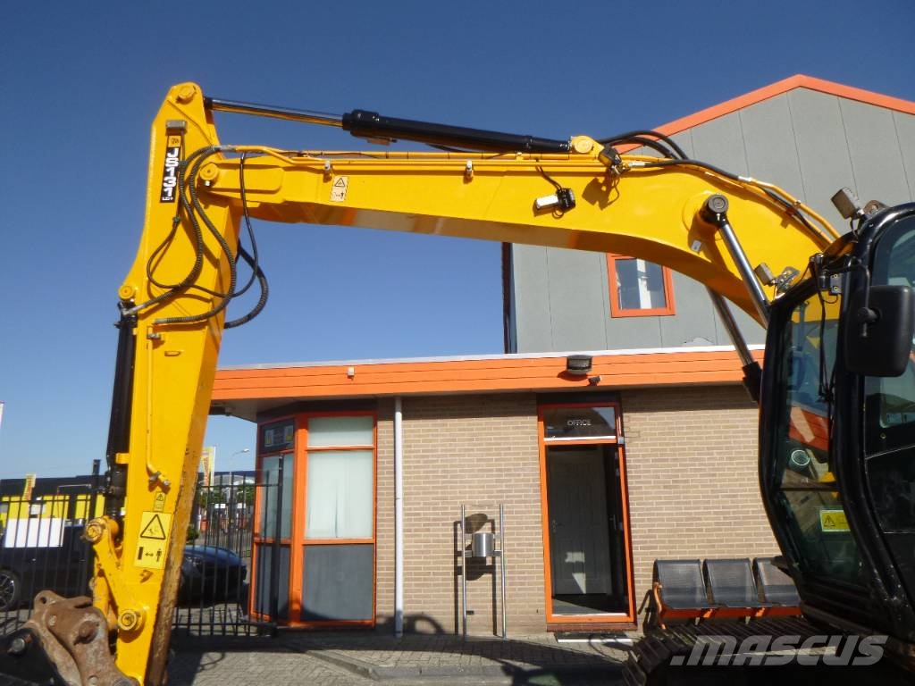 JCB JS131LC+ Paletli ekskavatörler