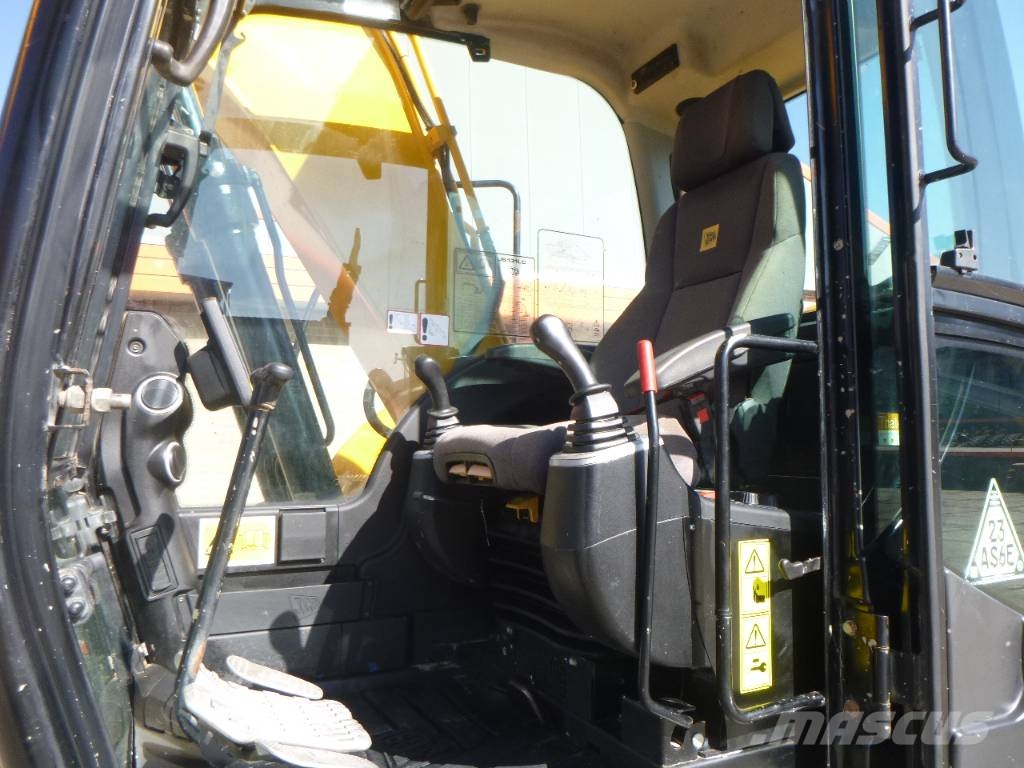 JCB JS131LC+ Paletli ekskavatörler