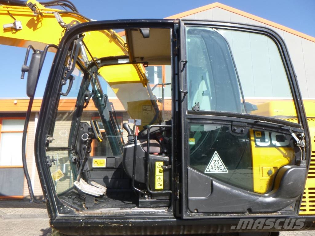 JCB JS131LC+ Paletli ekskavatörler