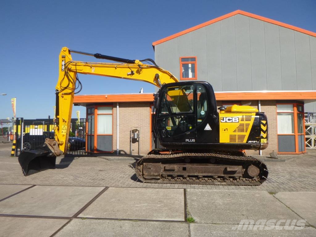 JCB JS131LC+ Paletli ekskavatörler