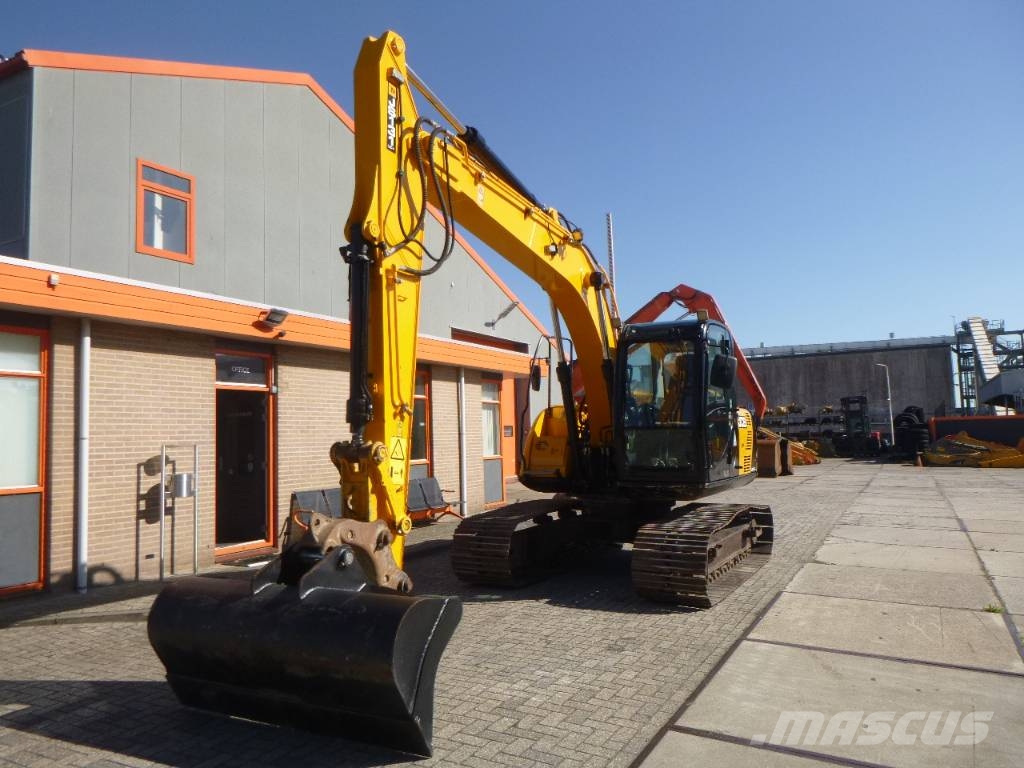 JCB JS131LC+ Paletli ekskavatörler