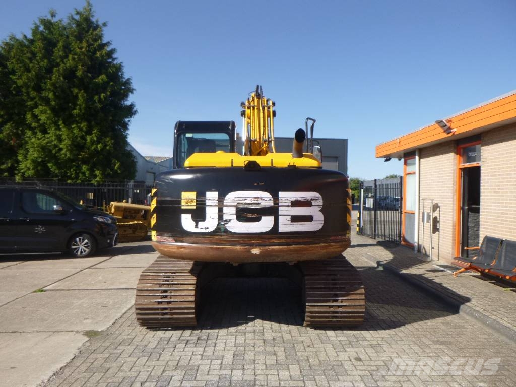 JCB JS131LC+ Paletli ekskavatörler