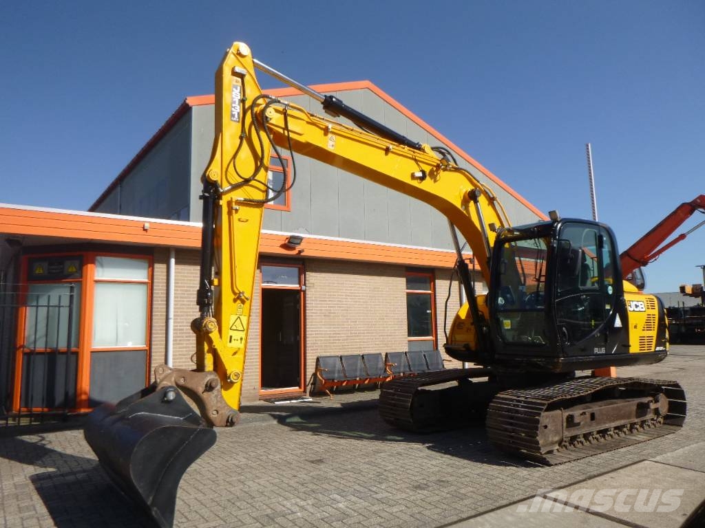 JCB JS131LC+ Paletli ekskavatörler