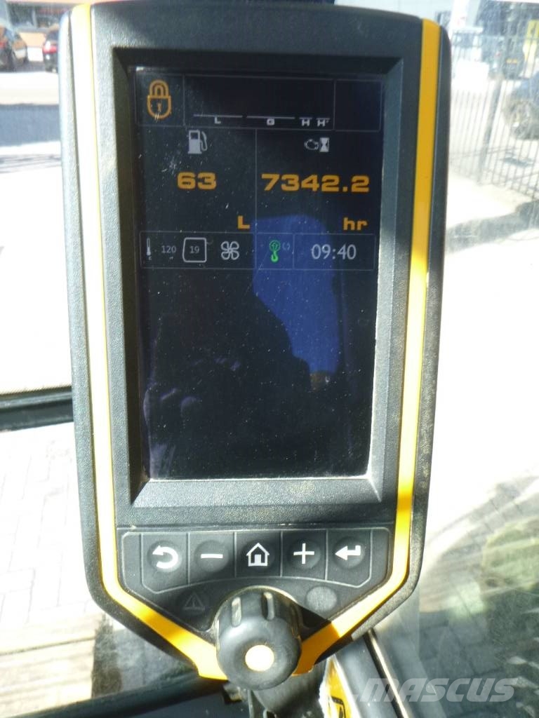 JCB JS131LC+ Paletli ekskavatörler