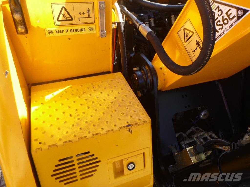 JCB JS131LC+ Paletli ekskavatörler