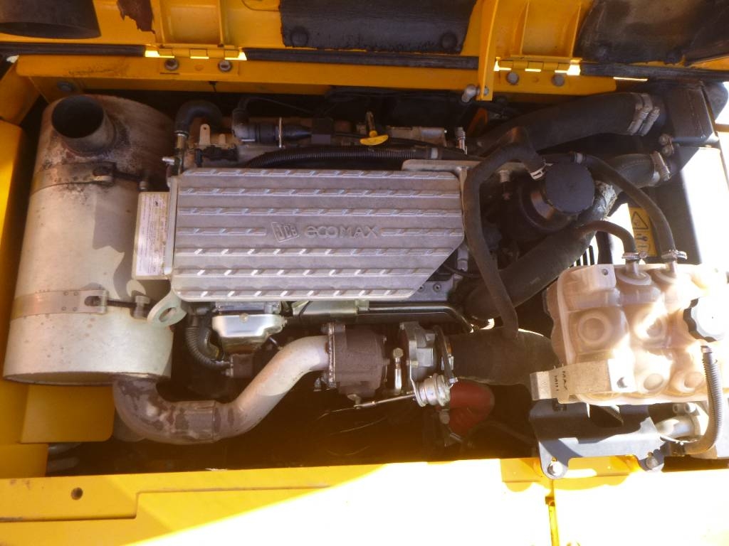 JCB JS131LC+ Paletli ekskavatörler