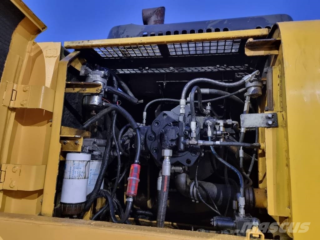 New Holland E 385 Raupenbagger