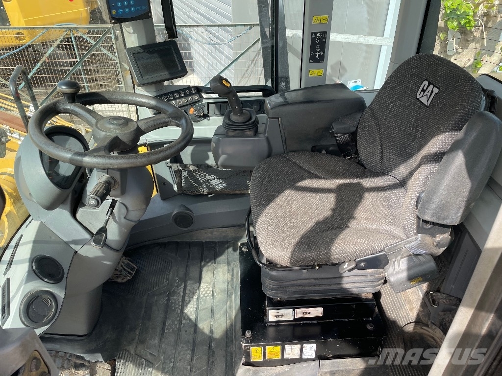 CAT 926M Колесни товарачи