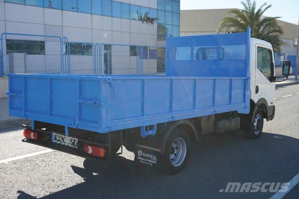 Nissan NT400 CARROCERIA ABIERTA Caminhões com cortinas laterais