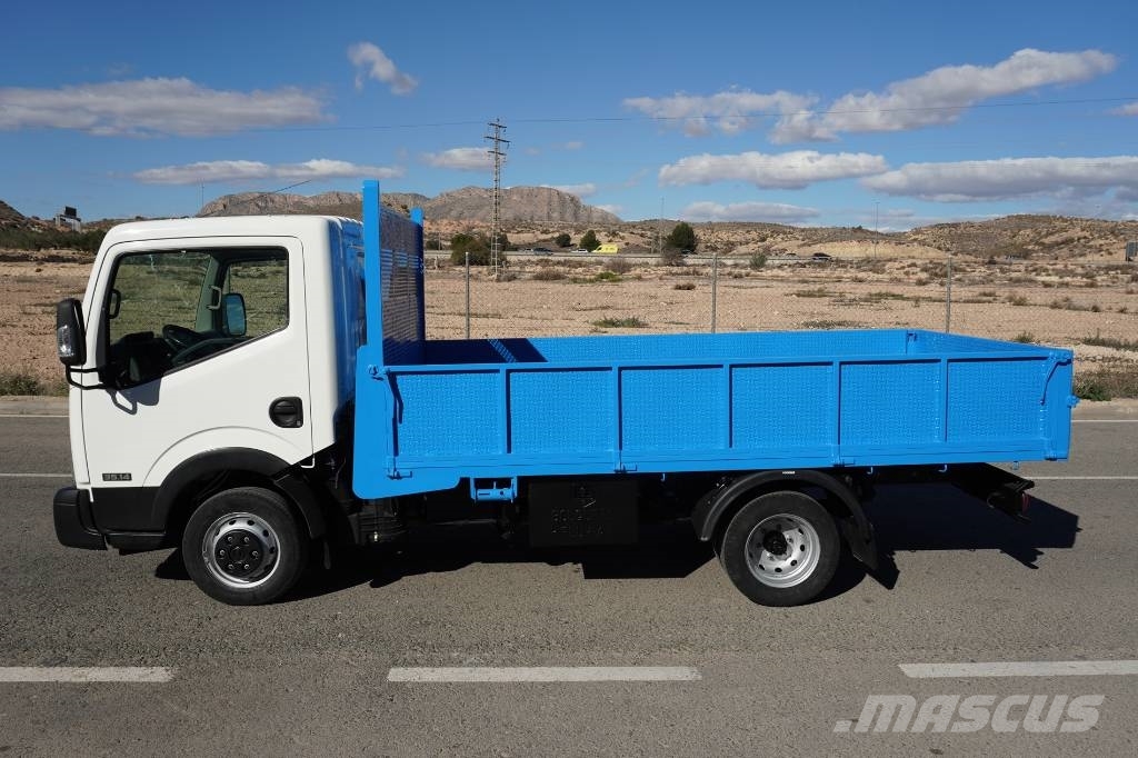 Nissan NT400 CARROCERIA ABIERTA Caminhões com cortinas laterais