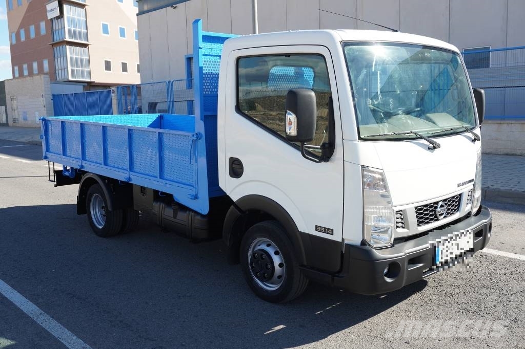 Nissan NT400 CARROCERIA ABIERTA Caminhões com cortinas laterais