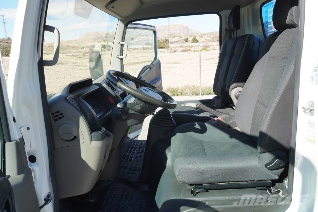 Nissan NT400 CARROCERIA ABIERTA Caminhões com cortinas laterais