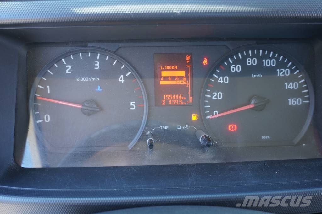Nissan NT400 CARROCERIA ABIERTA Caminhões com cortinas laterais