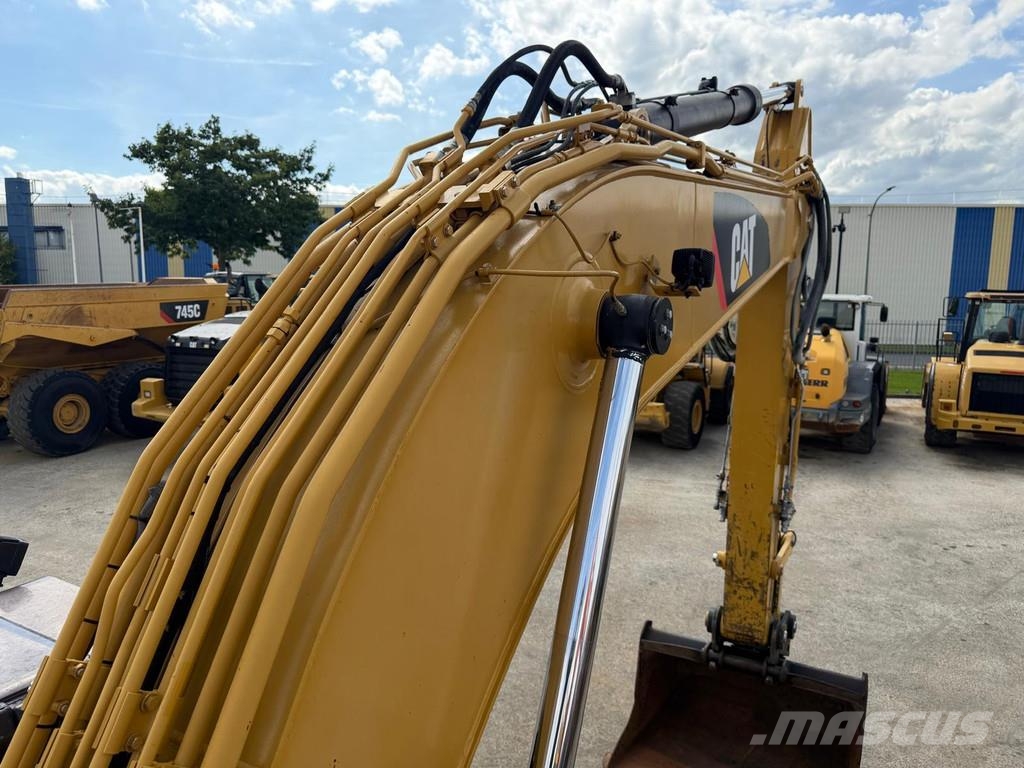 CAT 324 E . Excavadoras sobre orugas