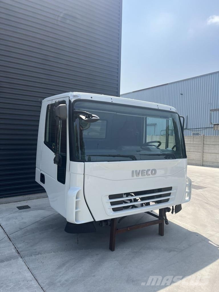 Iveco STRALIS TRAKKER - DAY CAB - EURO 3 Kabiny a interiér