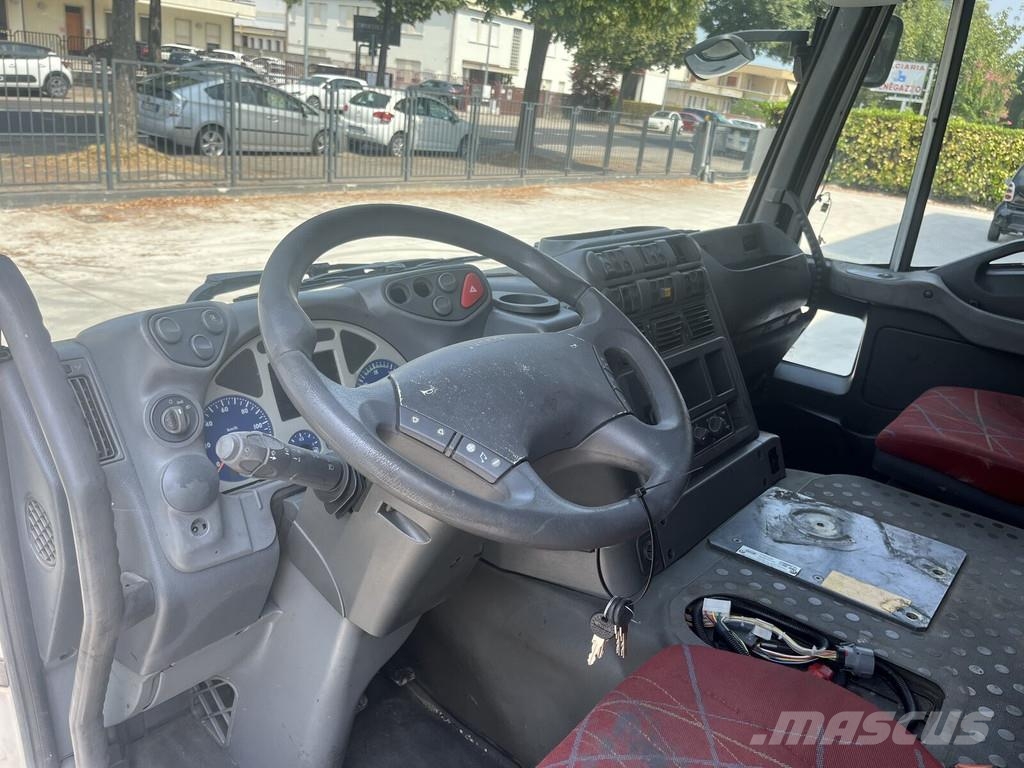 Iveco STRALIS TRAKKER - DAY CAB - EURO 3 Kabiny a interiér