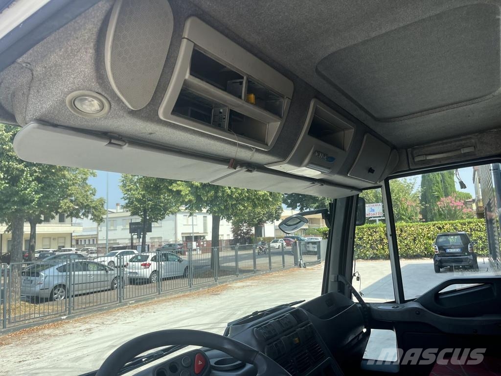 Iveco STRALIS TRAKKER - DAY CAB - EURO 3 Kabiny a interiér