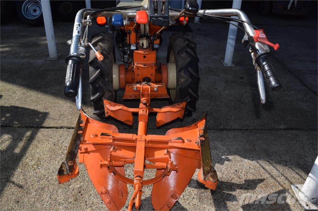 Holder E 1400 *Einachsschlepper mit Schneeschild* 曳引機