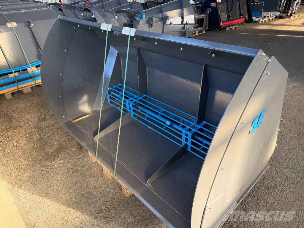 SE Equipment  3,35m3 Sandspridarskopa Sandningsskopa omg lev Buckets