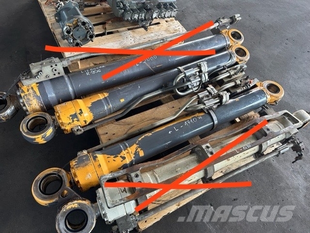 Liebherr R 906 HYDRAULIC CYLINDER Hidráulicos