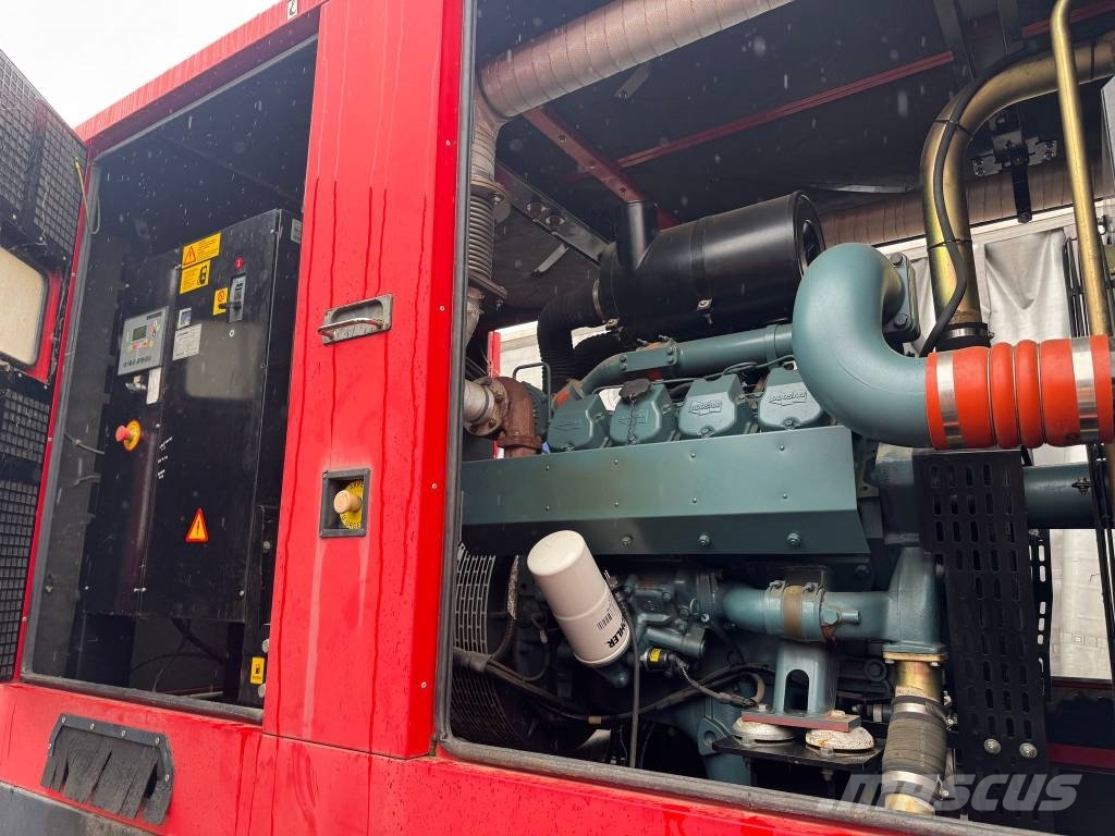 Doosan 2x 400 KVA Stromaggregat Doosan Notstromaggregat 柴油發電機