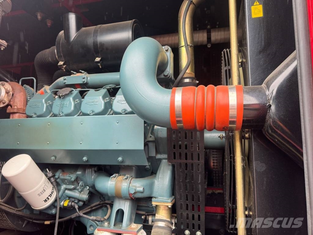 Doosan 2x 400 KVA Stromaggregat Doosan Notstromaggregat 柴油發電機