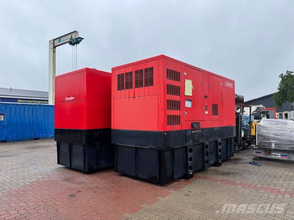 Doosan 2x 400 KVA Stromaggregat Doosan Notstromaggregat 柴油發電機