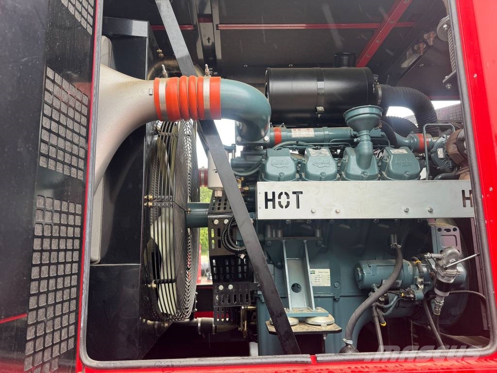 Doosan 2x 400 KVA Stromaggregat Doosan Notstromaggregat 柴油發電機