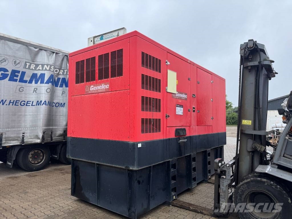Doosan 2x 400 KVA Stromaggregat Doosan Notstromaggregat 柴油發電機