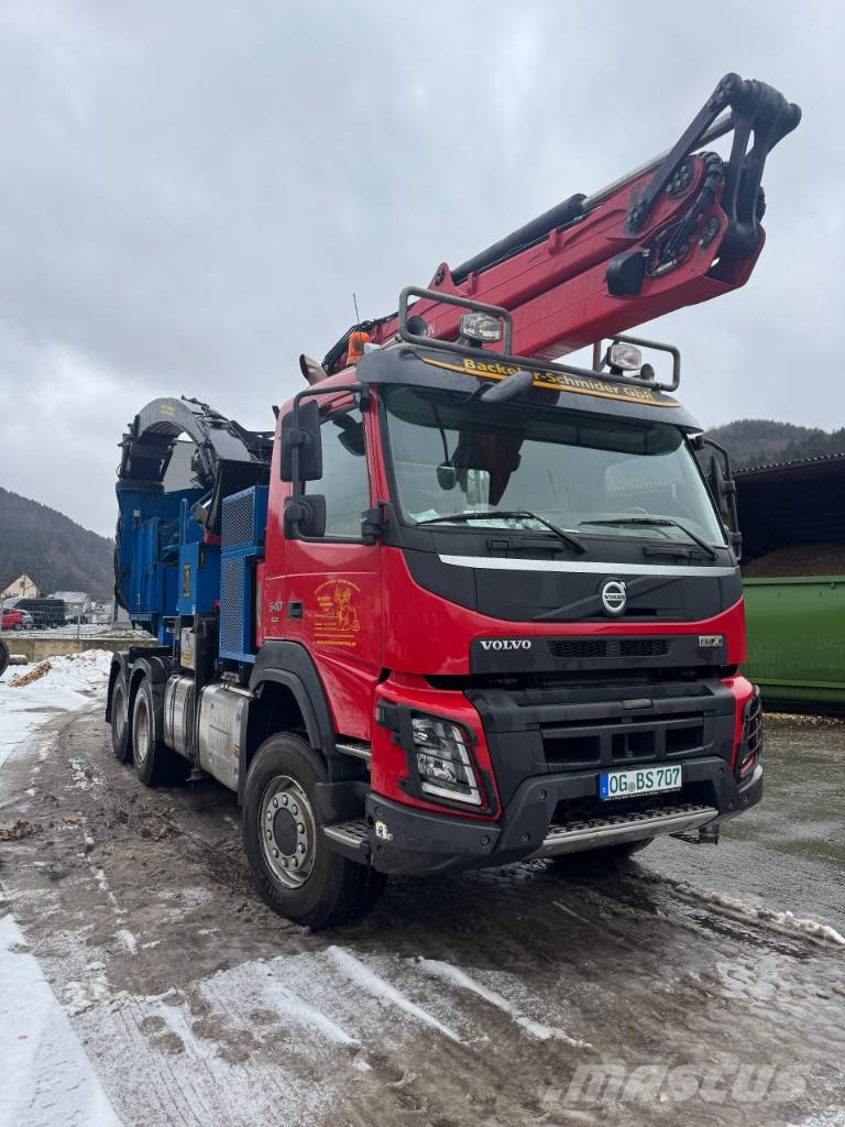 Wüst Hacker auf Volvo FMX 6x6 KPC-12 gebraucht, max. Holzdurchm. 70cm Koksnes šķeldotāji